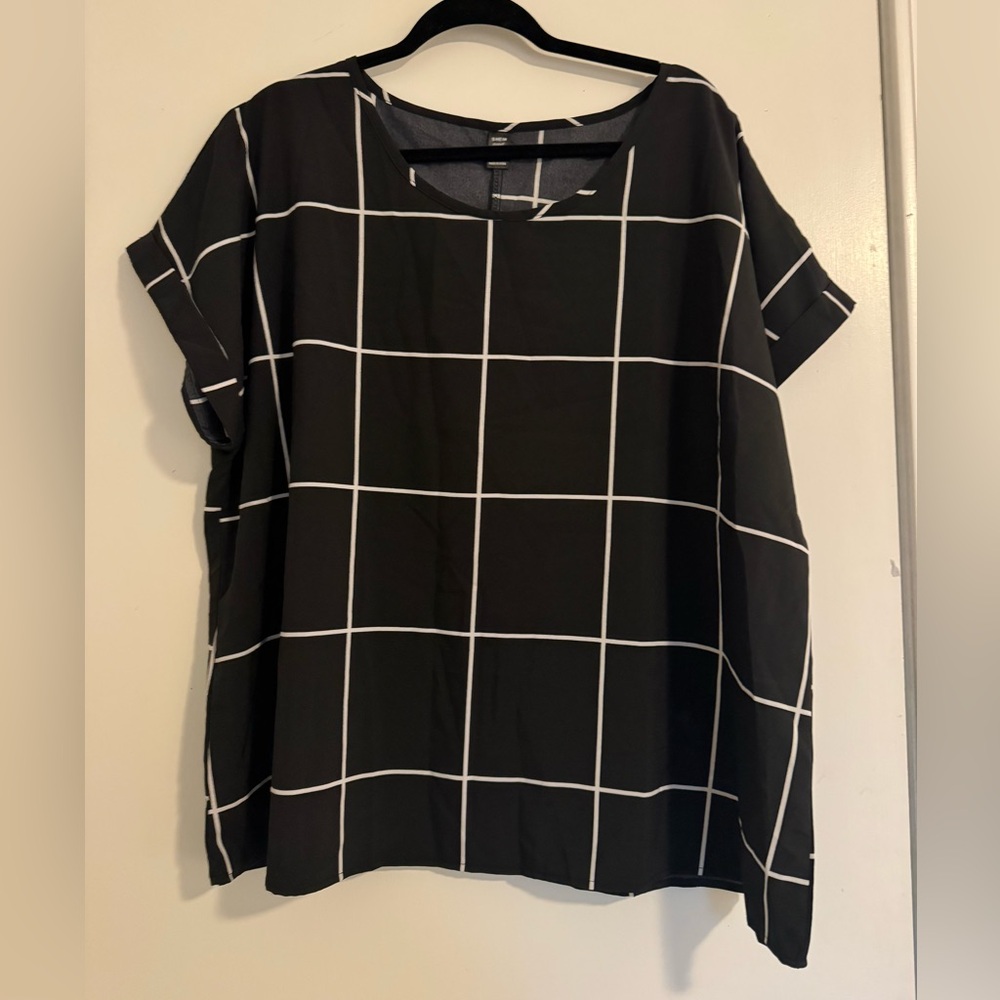 Black and White Grid Pattern Women's Top NWOT
